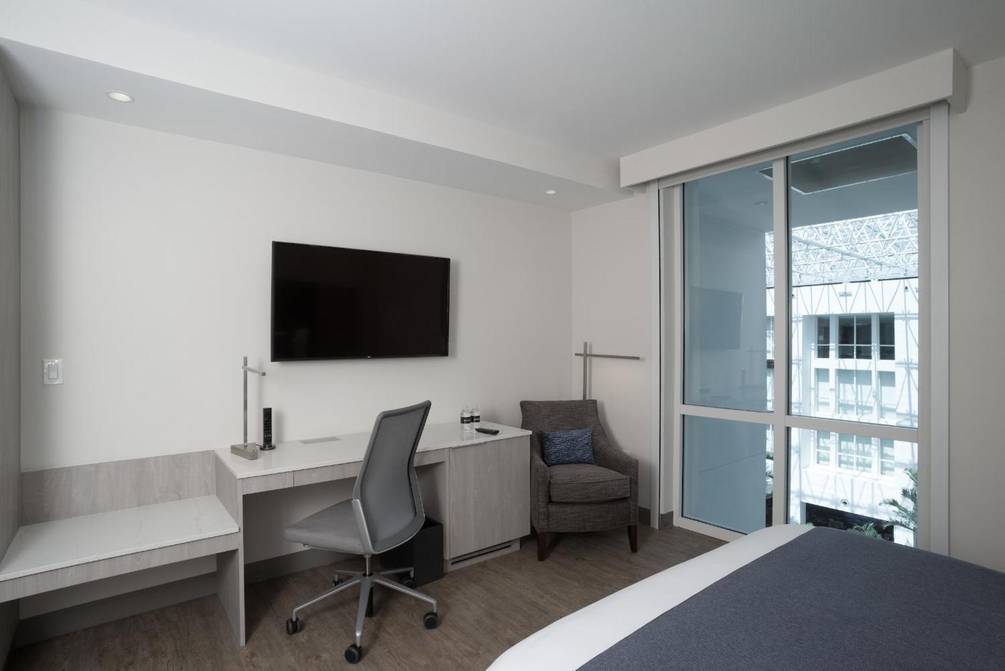 Innovation Hotel Naples Park ภายนอก รูปภาพ