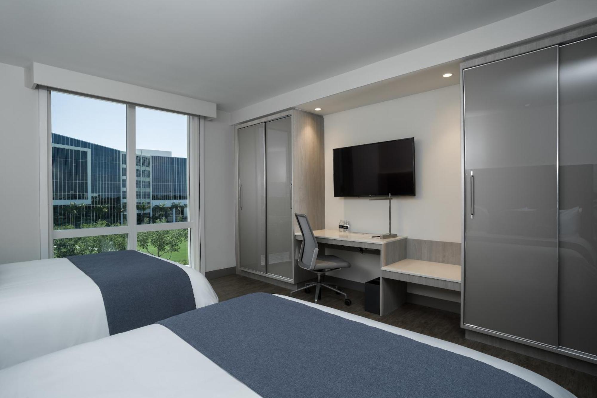 Innovation Hotel Naples Park ภายนอก รูปภาพ